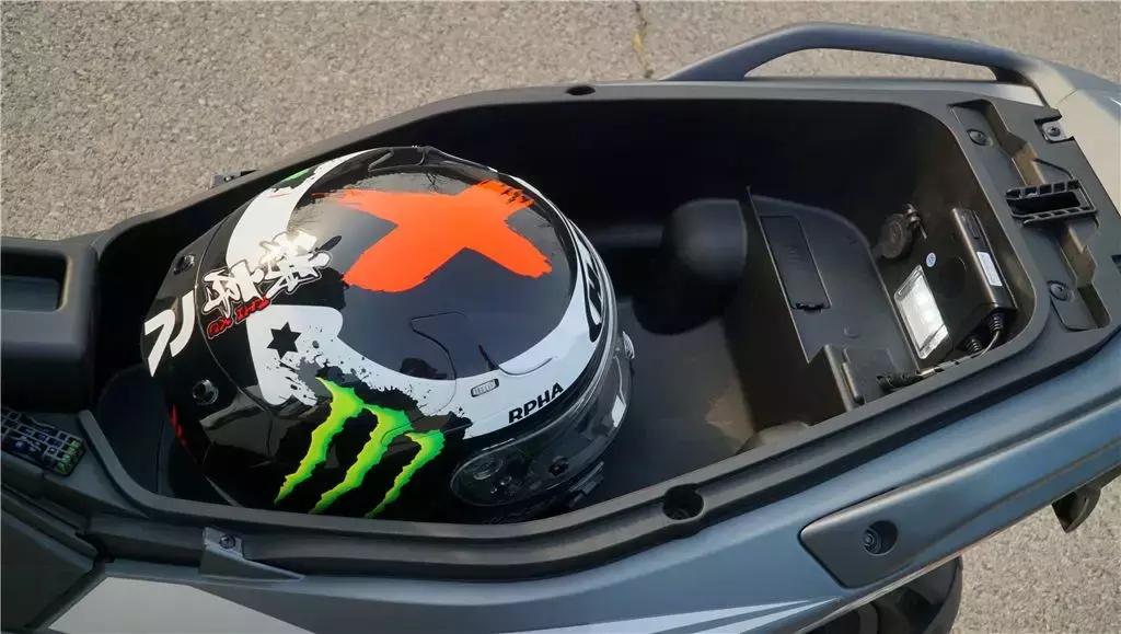 鍜宻rmax300鍚岀骇鐨勮溅,srmax300楠戣鎰熷彈