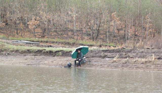 下雨天不能钓鱼吗？学习会这几种天气因素让你，鱼获满仓