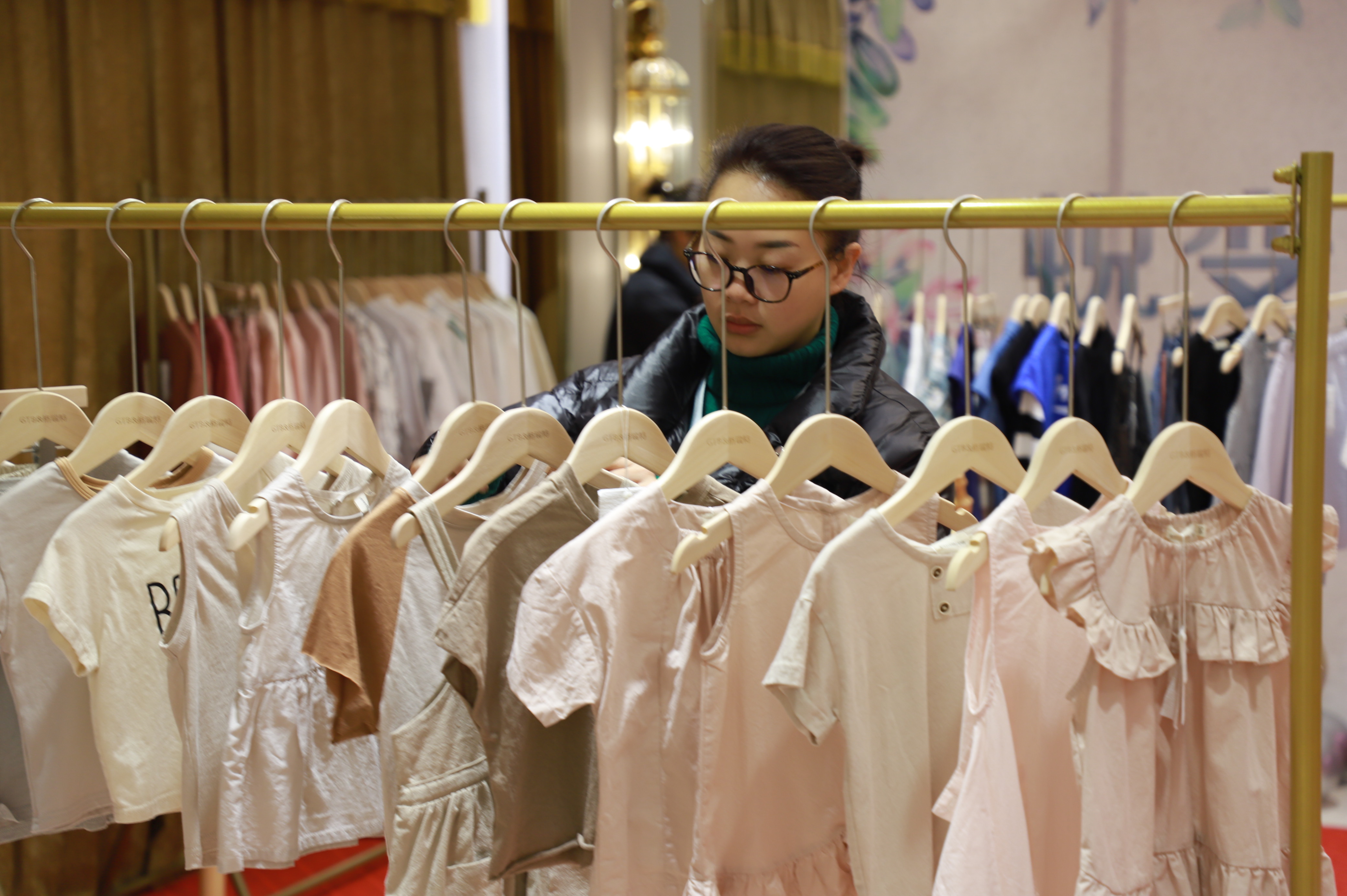 湖州开童装店到哪里进货 (湖州织里童装新手拿货攻略)