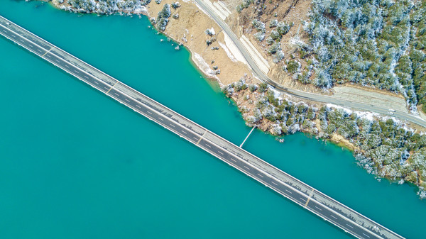 西藏最美龙沟大桥,川藏线最美交界大桥