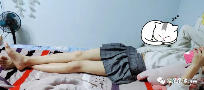 男朋友被女朋友逼着穿上女装,女朋友逼男朋友穿女装