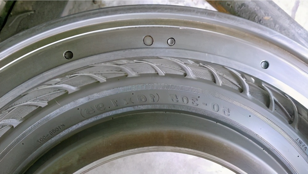 怎么辨别轮胎真假,如何快速识别轮胎的真假