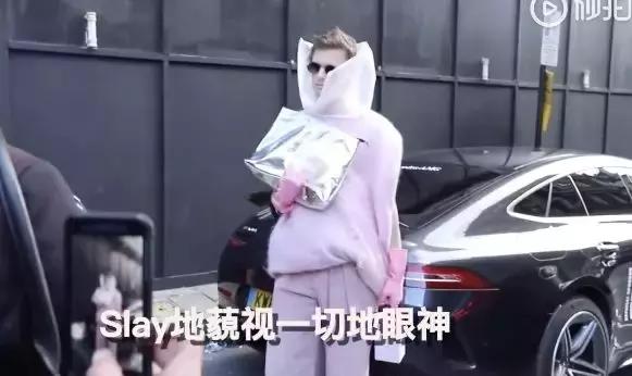 我们花了400块，把土鳖小伙子送上了伦敦时装周？？？