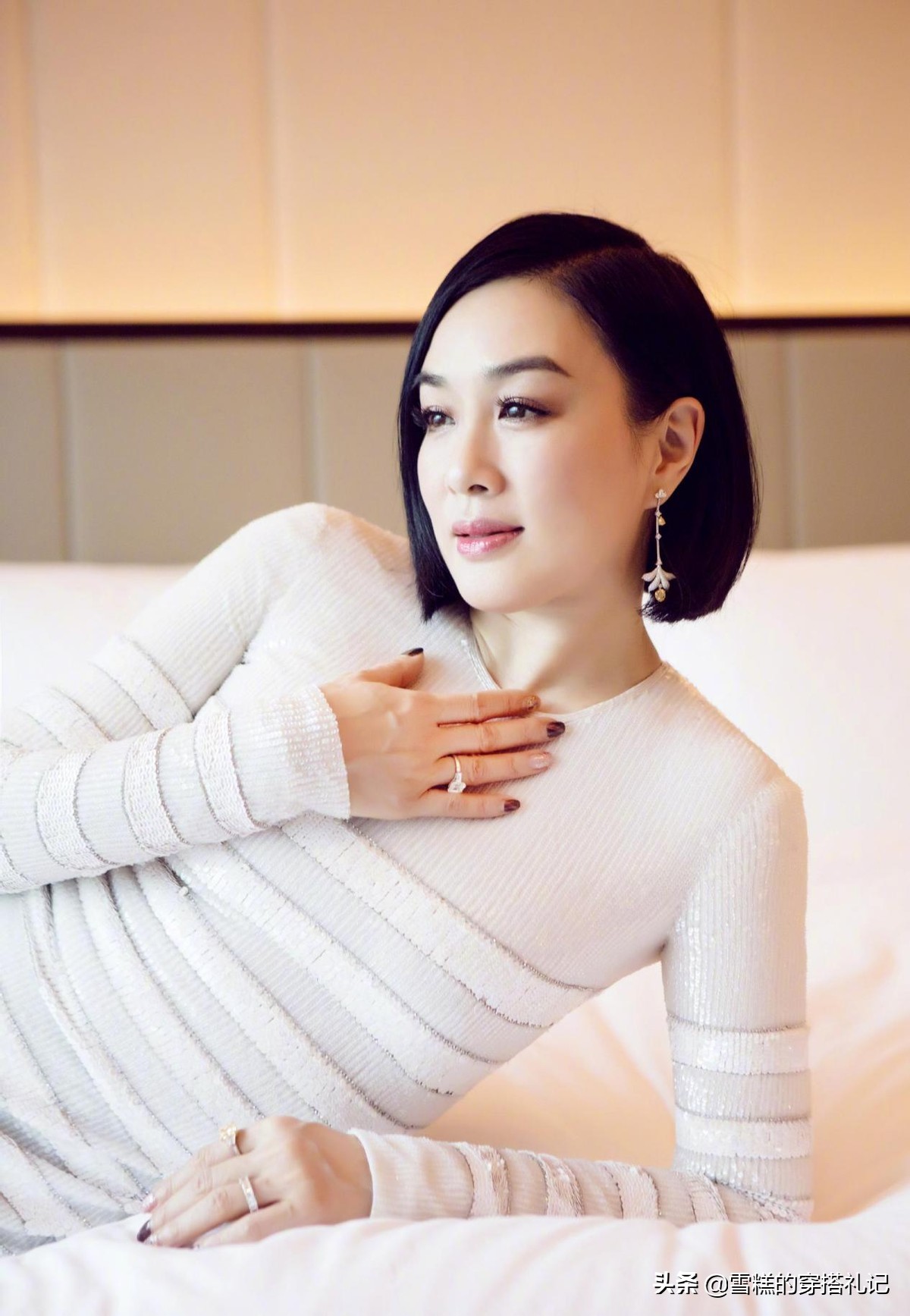 适合发量少的45岁的短发,长卷发和短发哪个更减龄