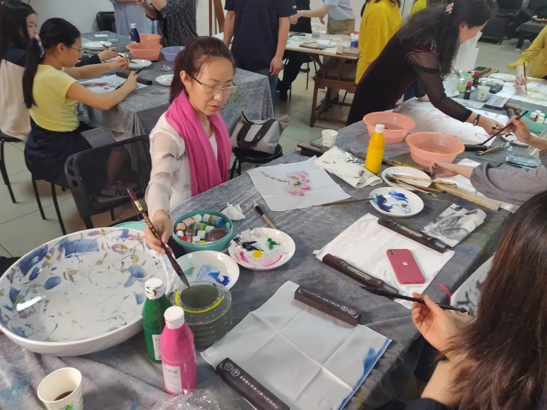 丹青丝韵——张智棟中国画丝巾绘画课堂第一期活动掠影