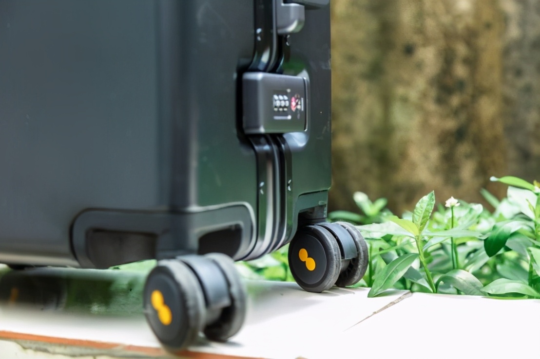 20寸登机箱地平线8号,最好的行李箱品牌推荐地平线8号