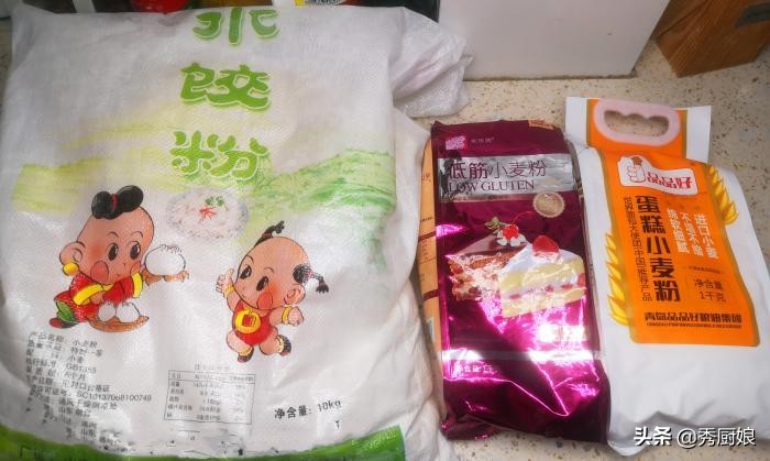 低筋面粉做蛋糕和普通面粉的区别,低筋面粉和普通面粉做蛋糕