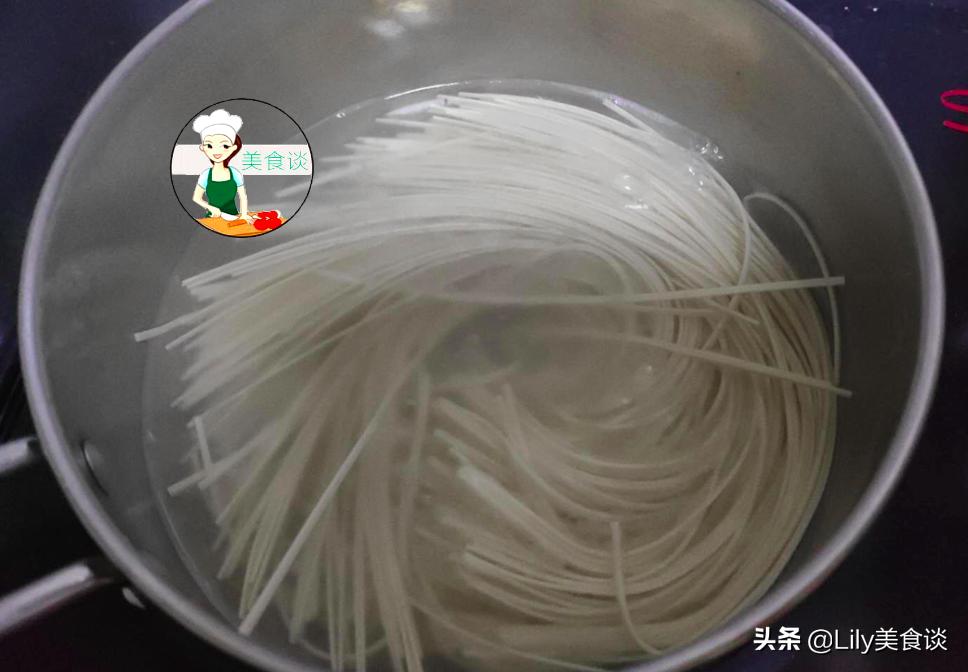 早餐儿子喜欢吃的面,周末早餐就做这道面10分钟出锅