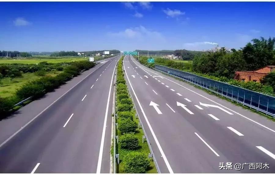 日新月异的家乡变化,家乡的面貌发生了日新月异的变化