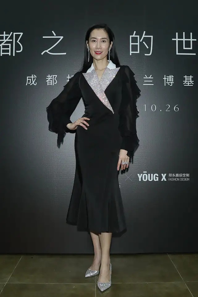 温峥嵘连身裙图片,温峥嵘连衣裙