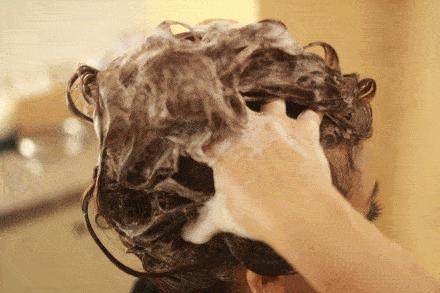 教你正确洗头护发,洗头的正确方式让头发变得更柔顺