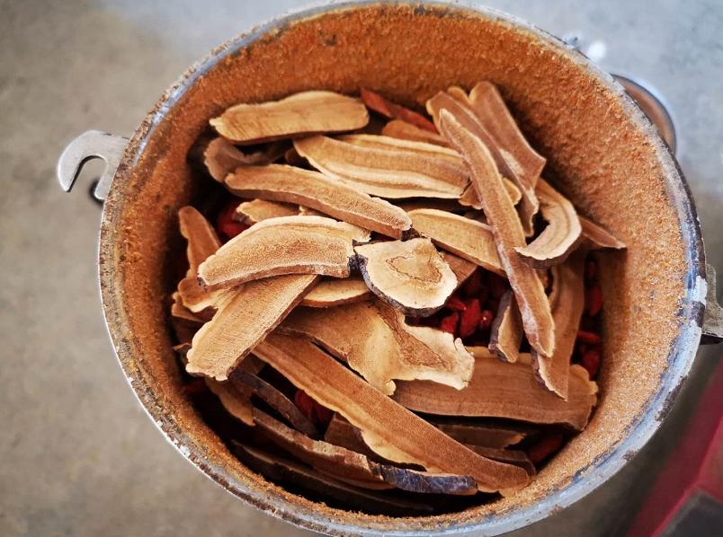 900元开启养鸡路，10年九死一生，创出“百草鸡”