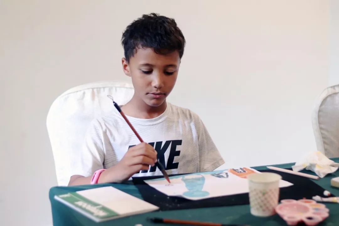 番薯汉桥夏令营进行时|书法剪纸绘画设计篮球和吃西瓜比赛