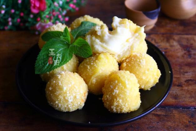 爆浆芝士土豆球，咬一口酥脆绵软奶香浓郁，一口一个太香了