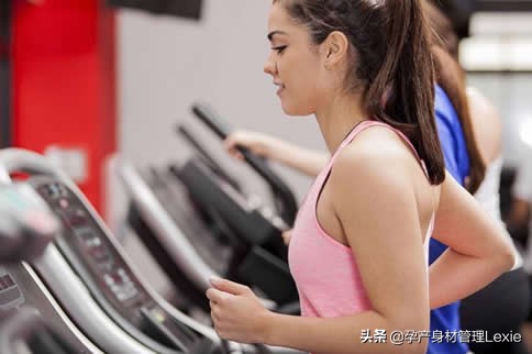 生产后胸部下垂怎么修复,产后胸部下垂想穿无肩带