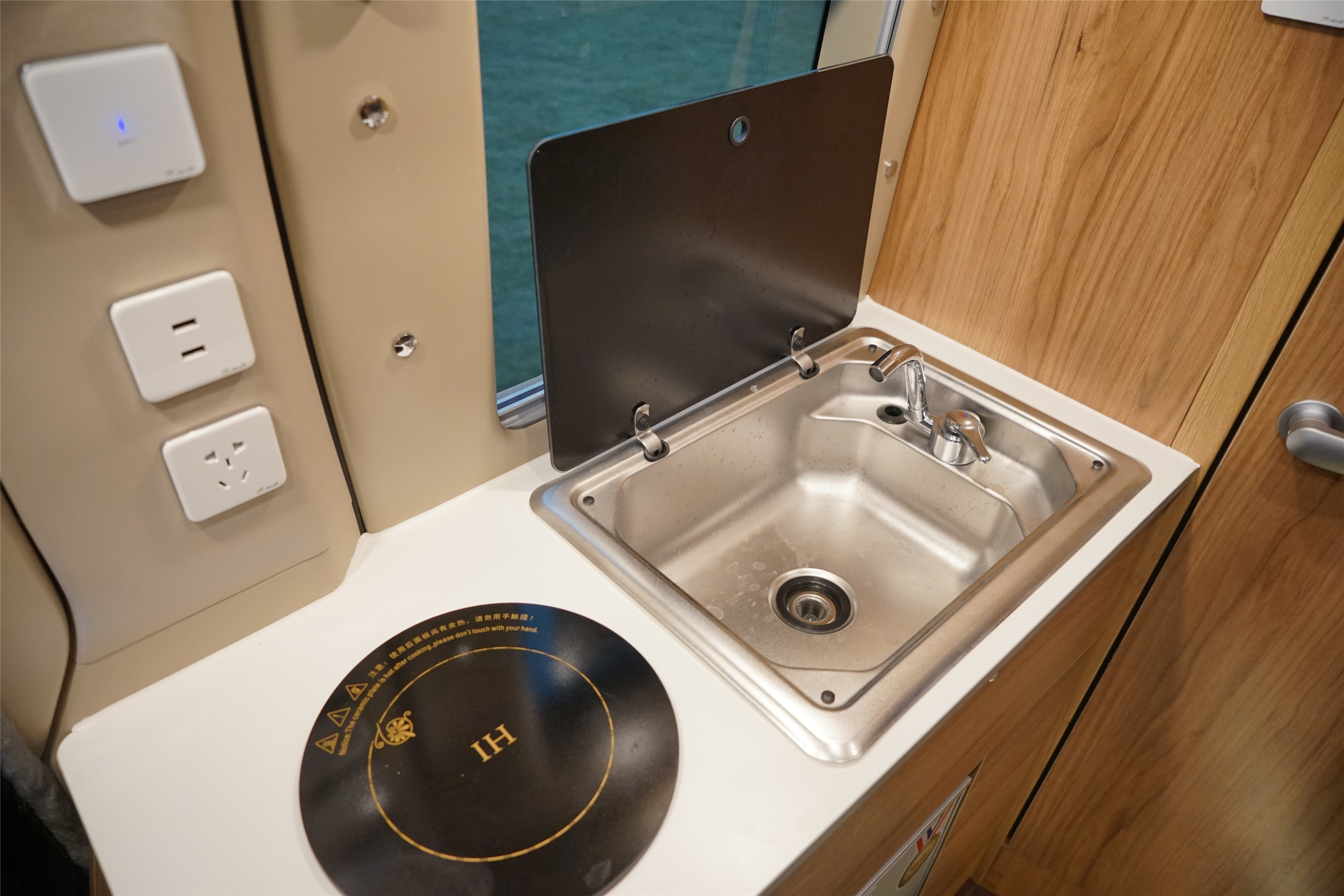 上汽大通maxus旅行家v90房车,房车大全大通v90