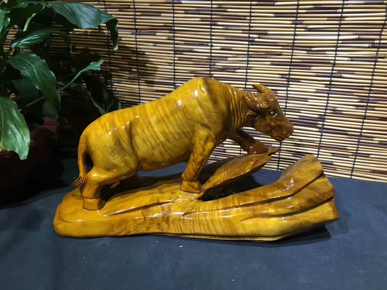 木雕用什么材质的最好,常见的木雕材料一般分为两大类