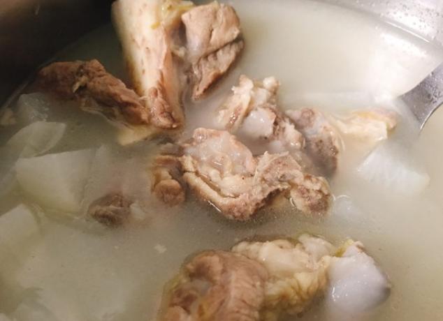 家常炖猪骨头怎么做肉嫩,炖猪骨头怎样煮才又香又烂好吃