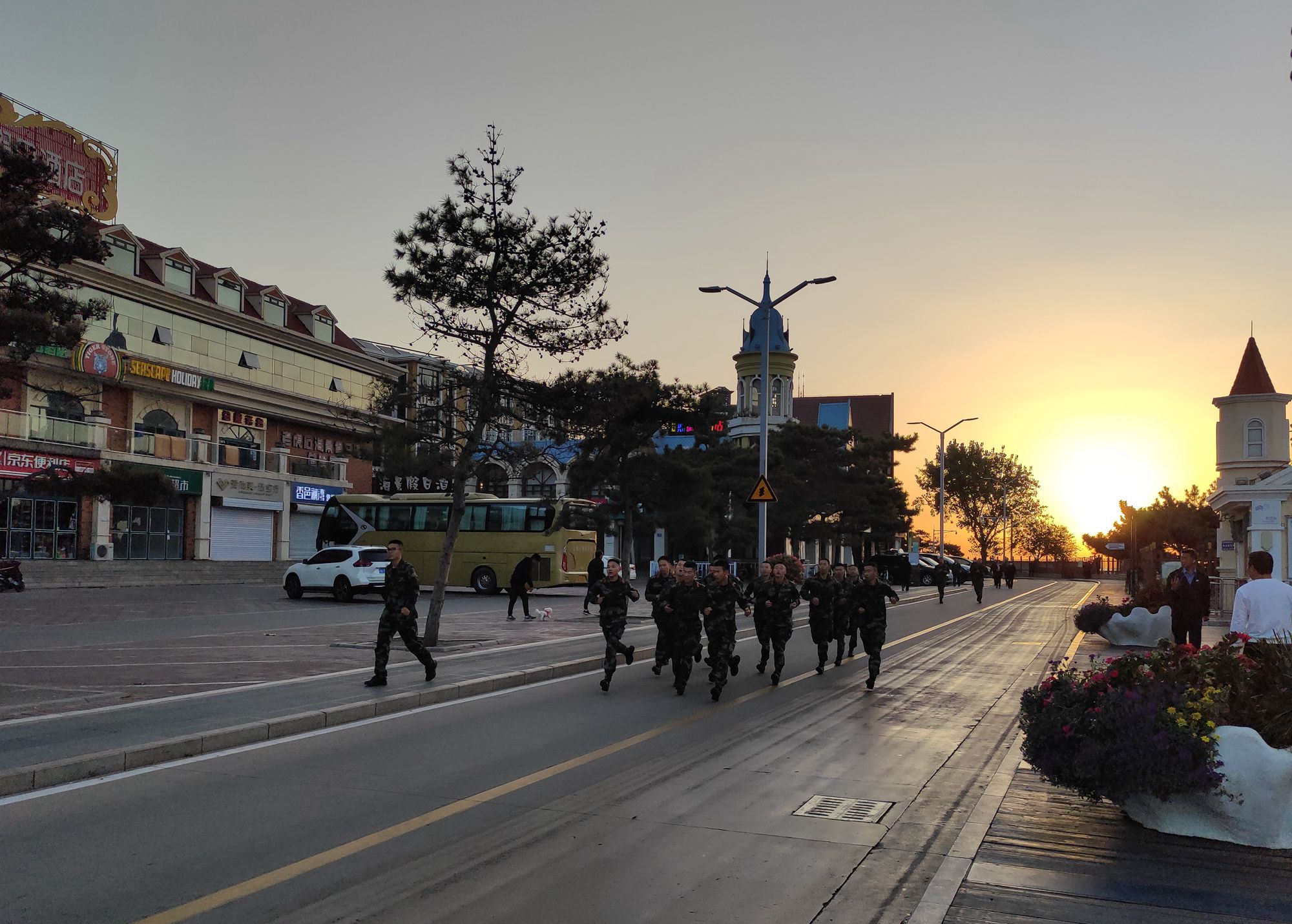 欣赏年画、邂逅大海、闲逛宜家，将生活过成诗与远方