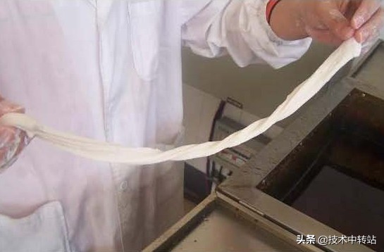 快速做油条的做法和配方的全过程,做早餐油条做法和配方的全过程