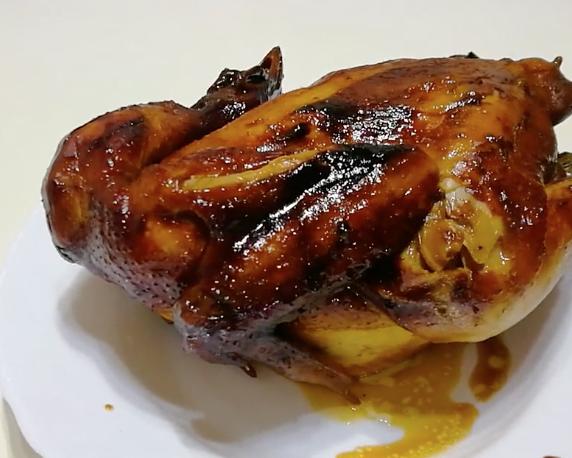 老公把整只鸡塞进电饭锅里,居然一点水都不放,出锅后口水都流了