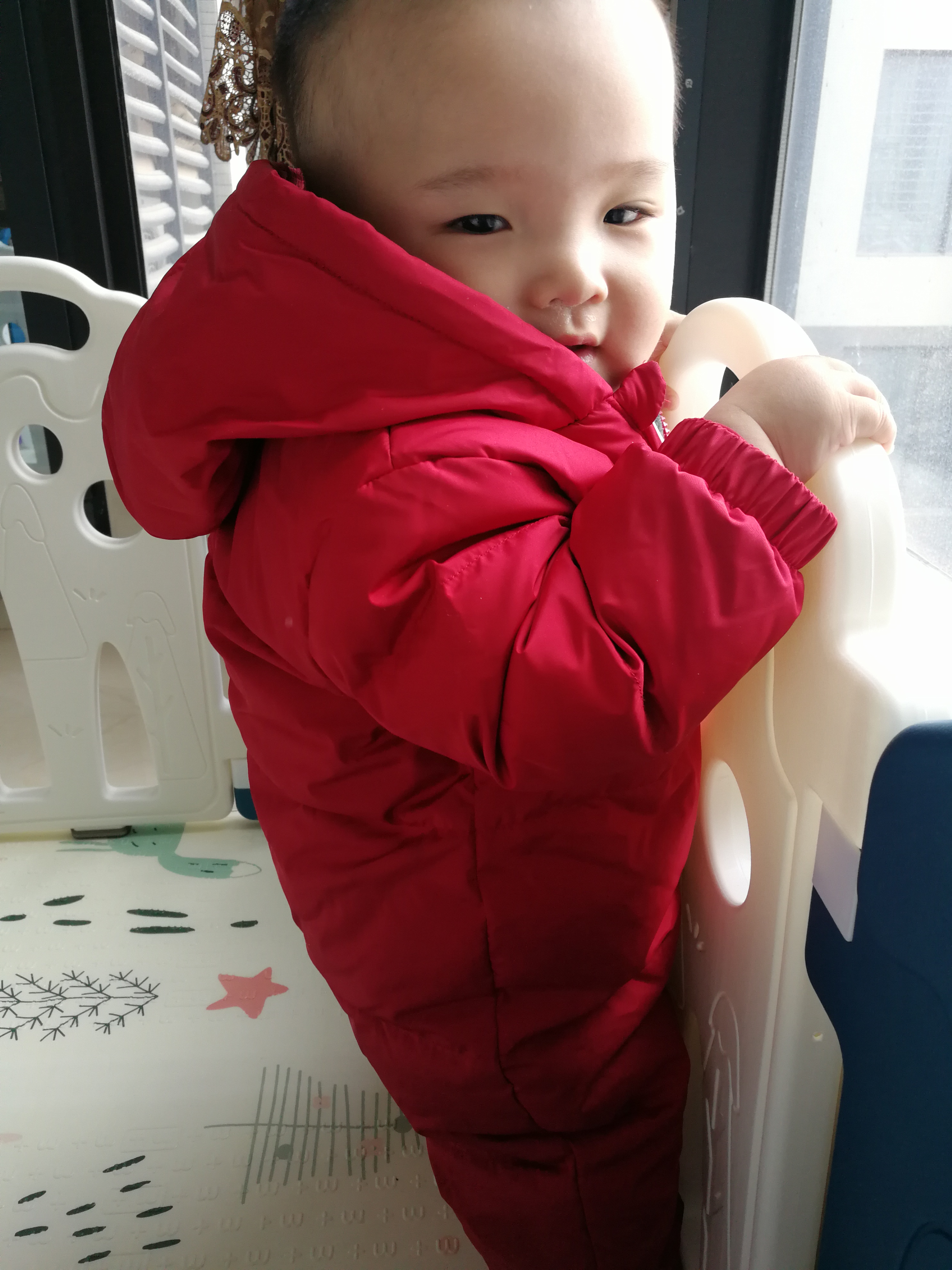 婴幼儿爱抓人怎么办,一周岁宝宝会抓人怎么正确引导