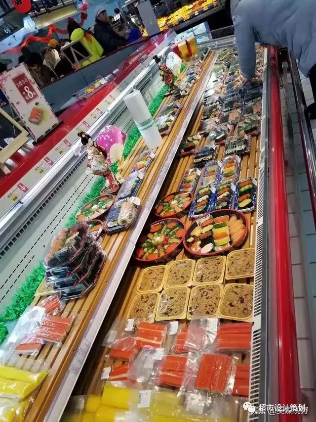 一组超市陈列图,超市肉品区陈列与摆放