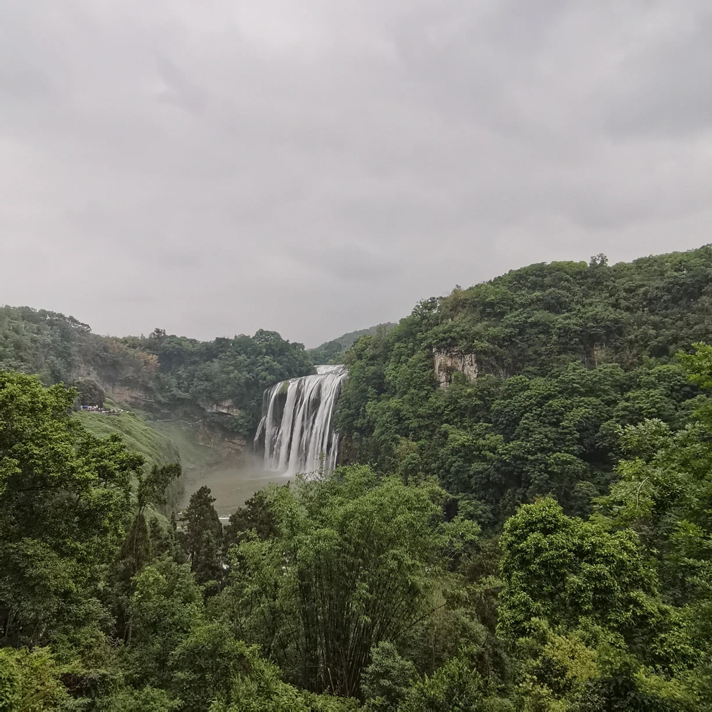 向南方和向北方,登上山顶看美景贵州黄果树瀑布