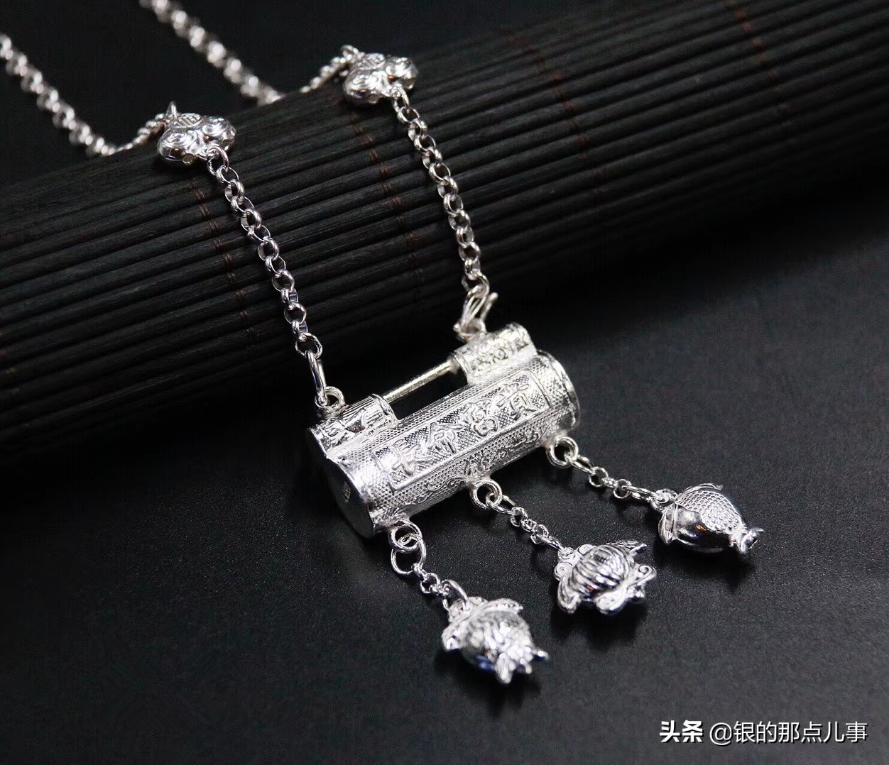 长辈送的银锁能送人不,小银锁可以自己买给自己戴吗