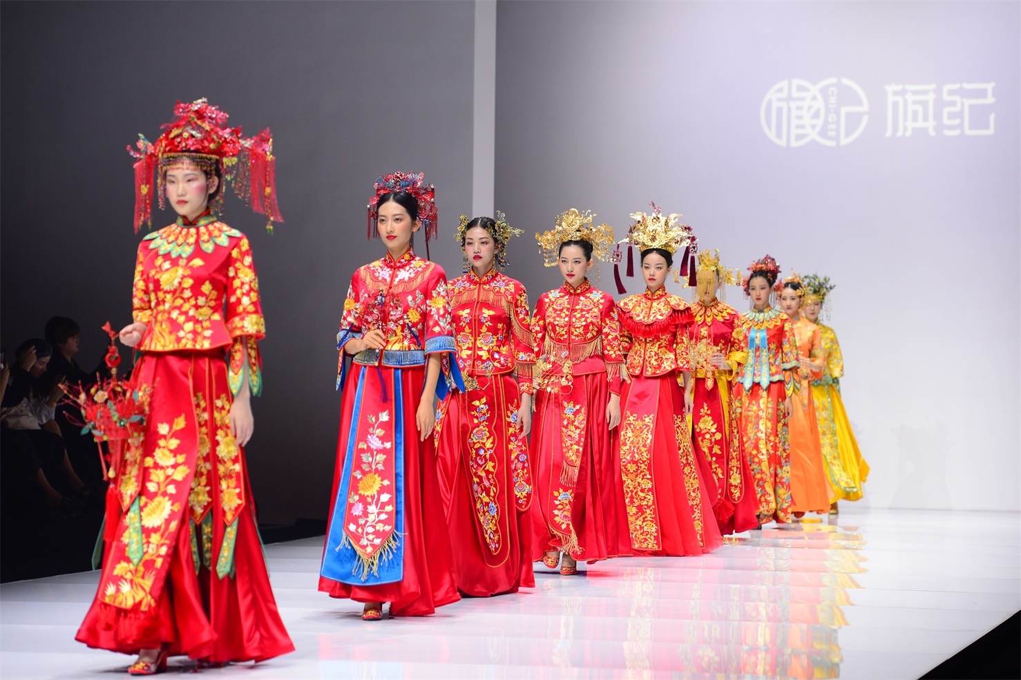 中式“新时尚”旗纪高定之美，上海时装周完美演绎