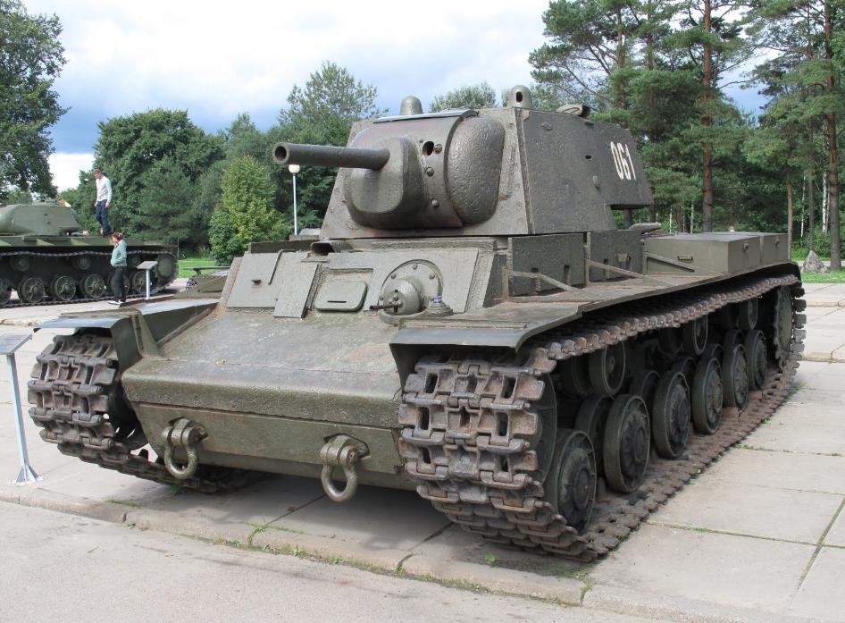 差点设计成双炮塔怪物！斯大林一句话拯救了这款坦克，德军都在用