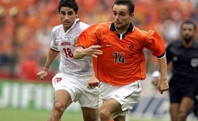 荷兰足球十大巨星厉害排名,荷兰历史上伟大的足球运动员盘点