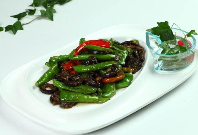 大厨教你炒海参的正确做法,海参的家常做法海参炒大葱