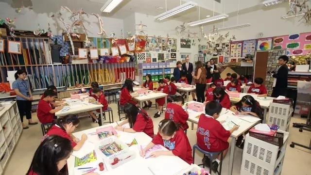 香港小学和大陆教育的区别,香港的小学是全英语教学吗