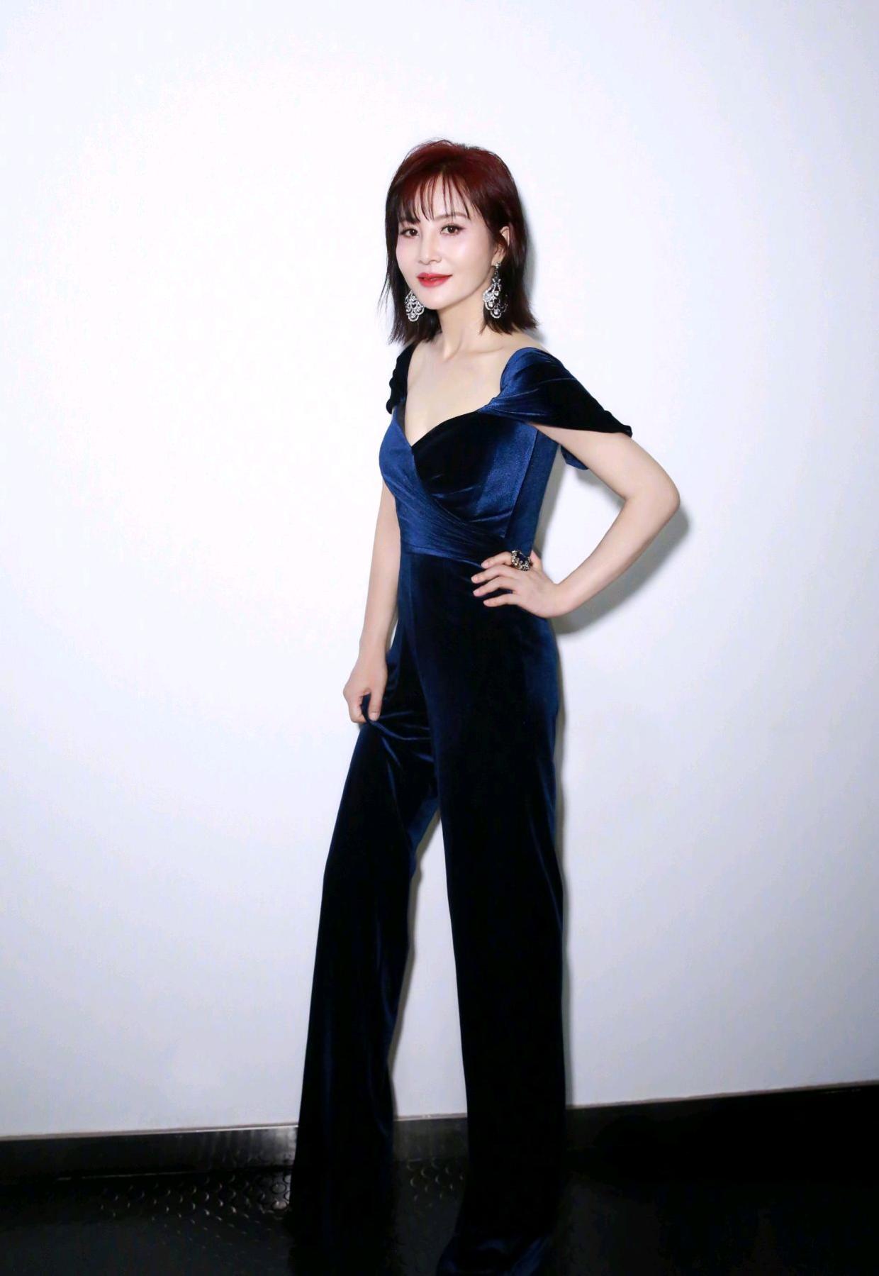 陶虹穿衣搭配图片,陶虹50岁减龄穿搭