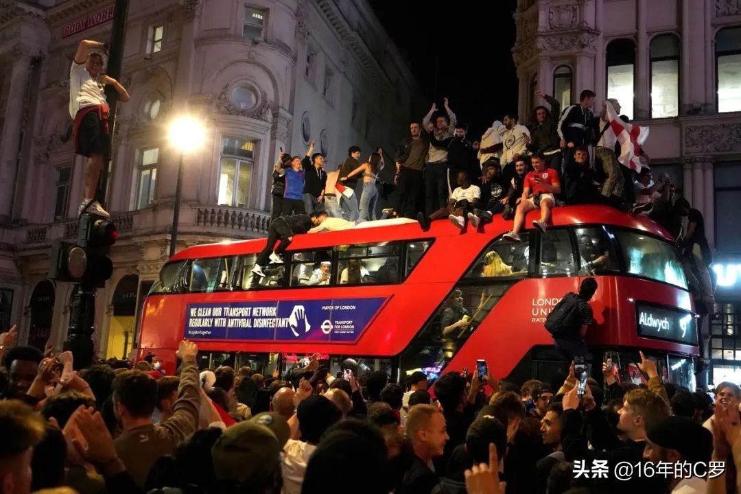 温布利大放异彩,温布利场外实录