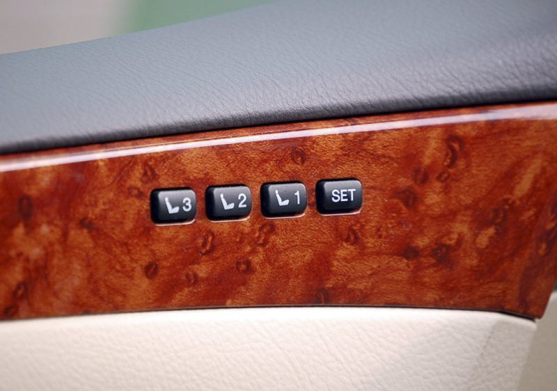 情怀皇冠12代,2005年丰田12代皇冠3.0