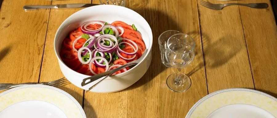 洋葱辣到眼睛怎么切,切洋葱不辣眼睛小窍门