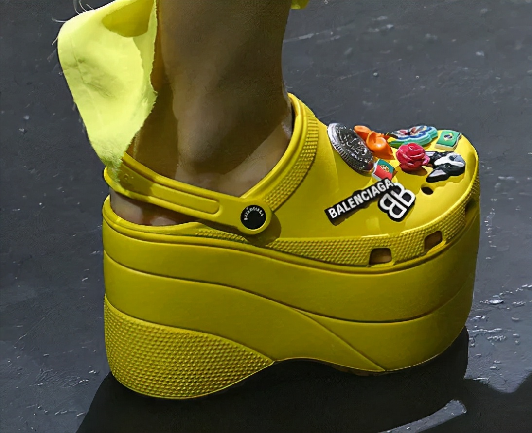 巨亏11亿鞋牌的重生之路：亚马逊月售4.5万双，独立站流量905万