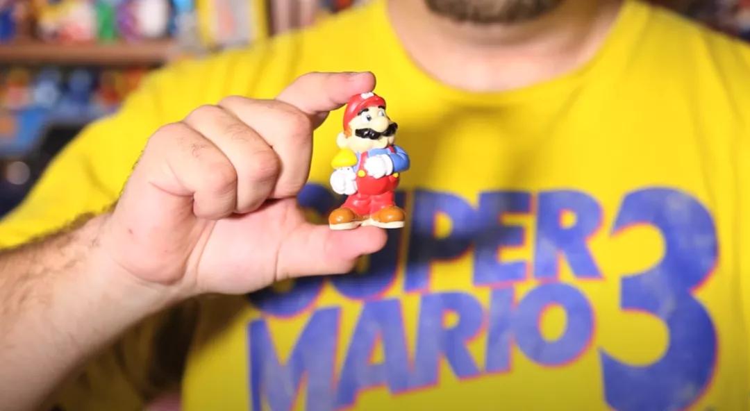 几个小孩偷超市食物,大人可以点麦当劳儿童套餐吗