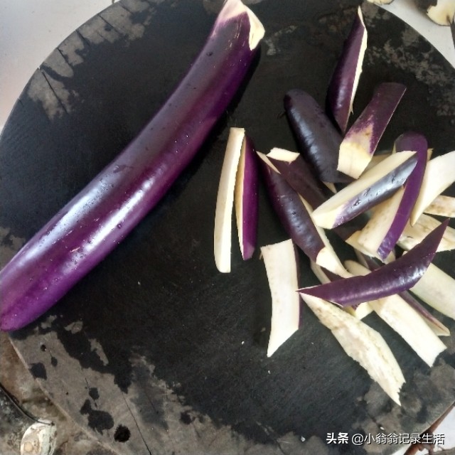 香辣茄子最简单做法窍门,大厨教你做风味茄子外酥里嫩酸甜