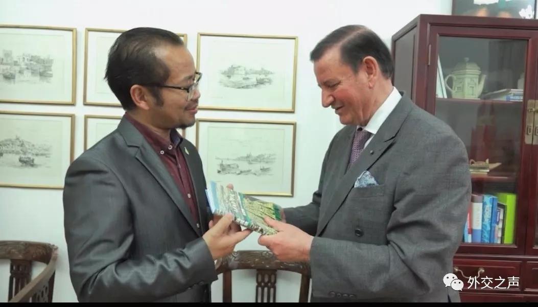 马耳他驻华大使卓嘉鹰元宵读诗祈愿：但你的灵与肉坚不可摧