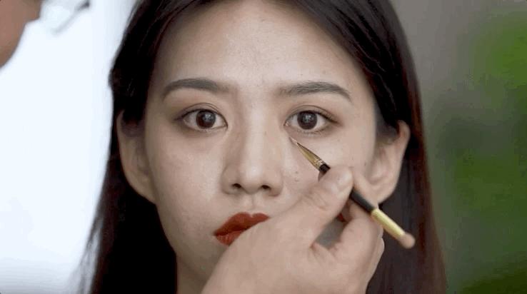 遮瑕怎么遮痘痘和黑眼圈,一招教你遮瑕