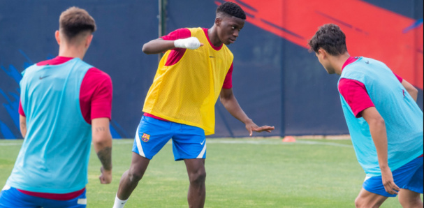 同样是巴萨小将,一个待在看台,一个能让核心“让位”,差距来了