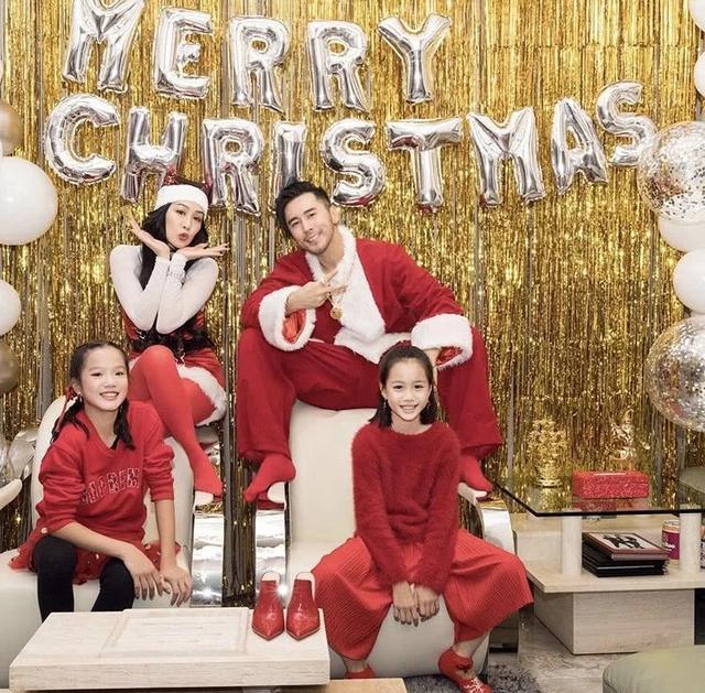 考拉硬照惊为天人,考拉弹钢琴