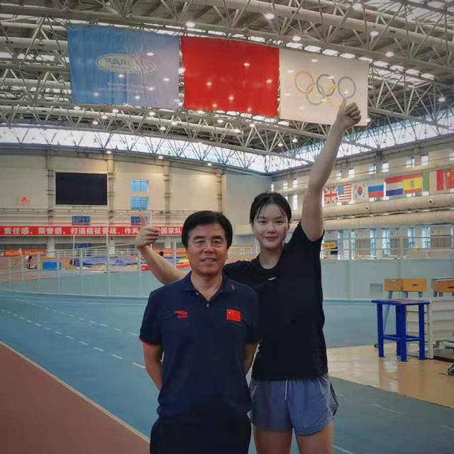 苏炳添冬训地方,苏炳添家中看奥运