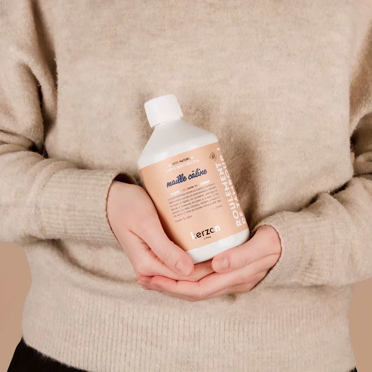 夏日的浪漫洗衣液香味持久留香,真丝护色洗衣液桑蚕丝专用