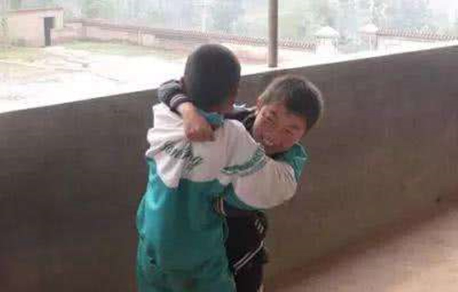 孩子被打教育专家李玫瑾,李玫瑾谈孩子被老师打后怎么教育