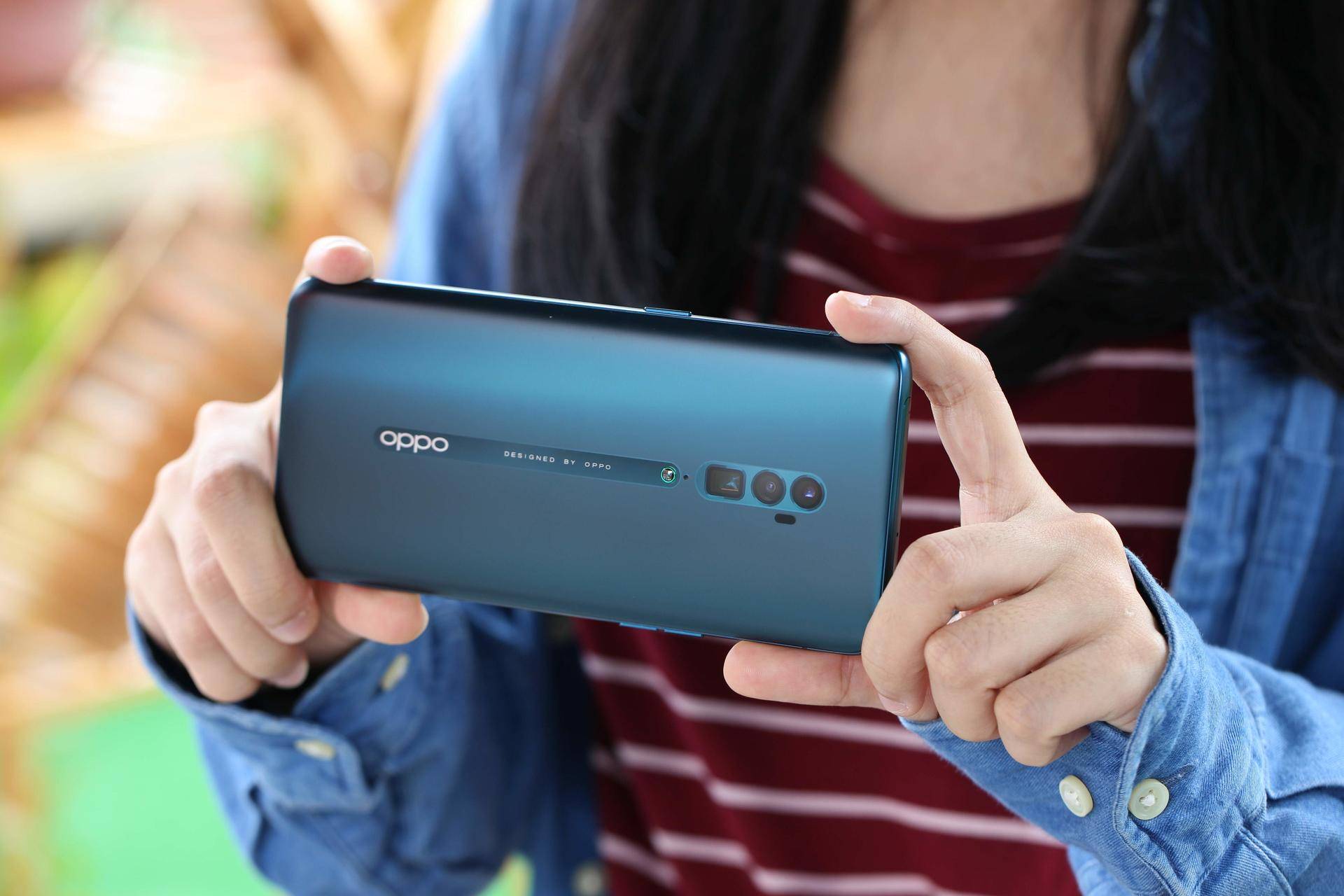 怎么*拍偷**小哥哥不被发现？Reno用户脑洞大开，10倍变焦玩出新花样