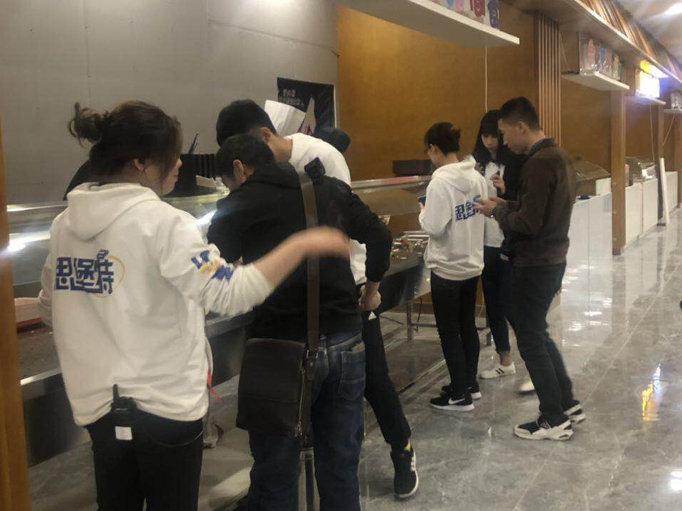 电玩控福利！近万平的游戏世界不投币畅玩！